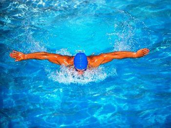 EVENIMENT. Înot pentru susţinerea unor proiecte de implicare în comunitate