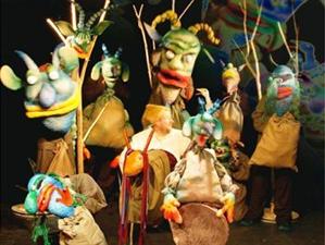 CULTURĂ. Muzeul păpuşilor, de mâine la Muzeul de Artă