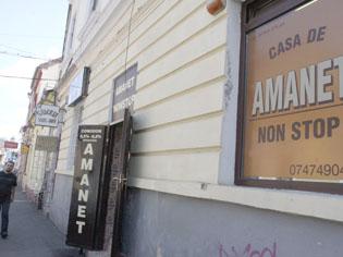 Criza loveşte şi casele de amanet    