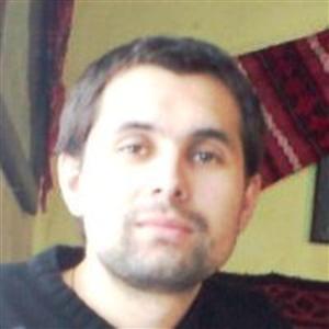 Tânărul care s-a înţepat în gât şi s-a aruncat de la etajul 4 a murit astăzi