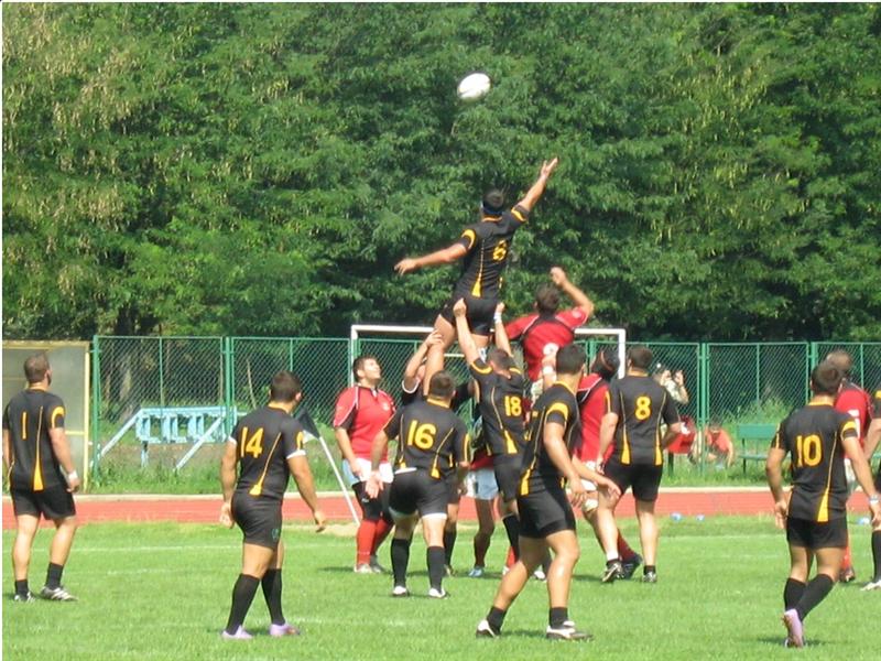 Rugbiştii clujeni s-au înclinat în faţa celor bucureşteni