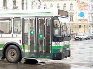 Transportul public pe strada Mehedinţi mai aşteaptă