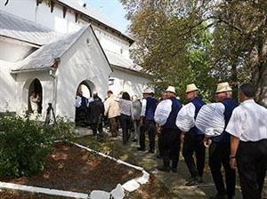 Sicanii comemorează mâine cu porturi populare decimarea satului de către tătari, în 1717