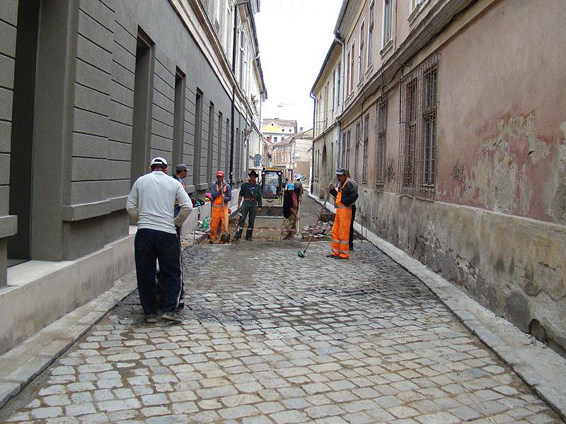 Pavaj cu piatră cubică în centrul Clujului