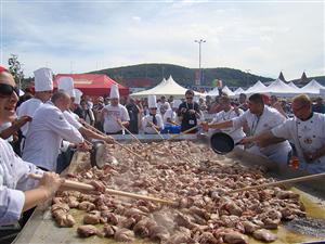 Clujenii s-au luat la harţă pentru o porţie din recordul mondial