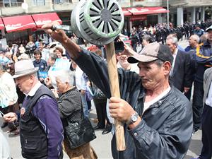 Clujenii au ieşit în stradă pentru a-şi striga nemulţumirile          