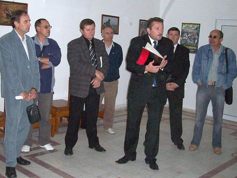 Protest spontan în faţa Comandamentului Armatei      