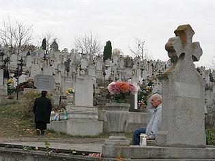 Vânzătorii de locuri de veci din Cluj, vânaţi de angajaţii Primăriei
