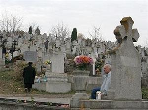 Vânzătorii de locuri de veci din Cluj, vânaţi de angajaţii Primăriei