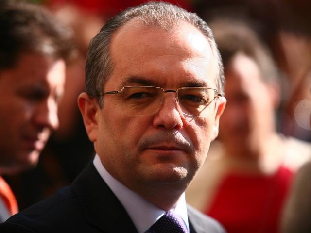 Boc: Salariile cresc, pensiile rămân înghețate, în 2011
