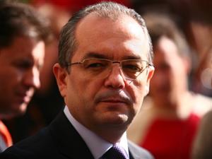 Boc: Salariile cresc, pensiile rămân înghețate, în 2011