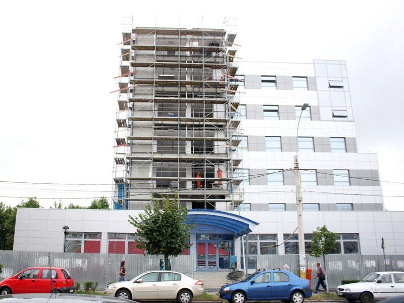 Clădirea construită iniţial pentru Direcţia Vamală, oficial în proprietatea privată a judeţului Cluj