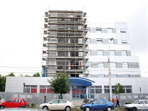 Clădirea construită iniţial pentru Direcţia Vamală, oficial în proprietatea privată a judeţului Cluj
