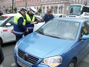 O clujeancă lovită de o maşină pe trecerea de pietoni a scăpat nevătămată (update) FOTO