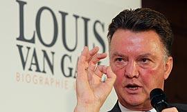 Material de studiu pentru Cârţu: filosofia lui Van Gaal, în 447 de pagini