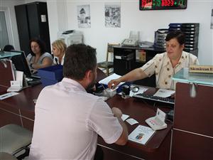 Tăierile salariale din primării ar putea fi anulate   