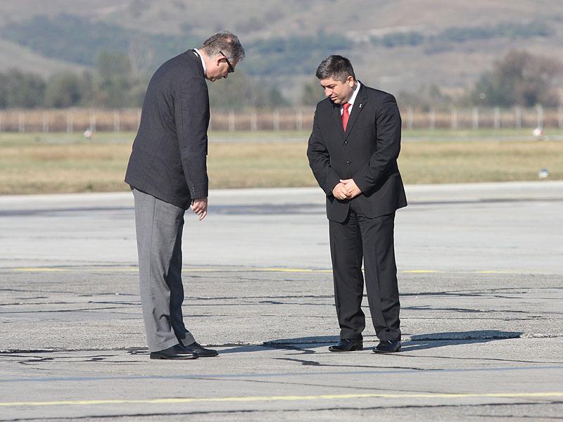 Pista din anii ’60 nu mai face faţă avioanelor din secolul XXI   
