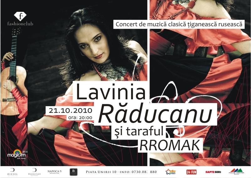 O soprană care îşi dirijează ansamblul cu spatele susţine un concert din repertoriul ţigănesc la Cluj VIDEO