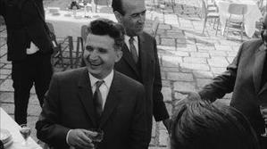 Autobiografia lui Ceauşescu ajunge de vineri la Cluj VIDEO