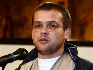 Adelin Petrişor îşi lansează cartea la Cluj