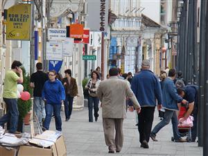 Demisia lui Tişe, văzută din stradă