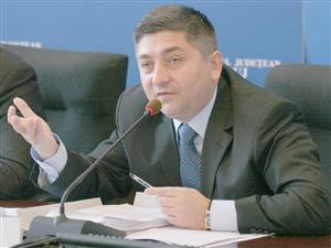 PSD şi PDL se războiesc pentru angajaţii de la drumuri   