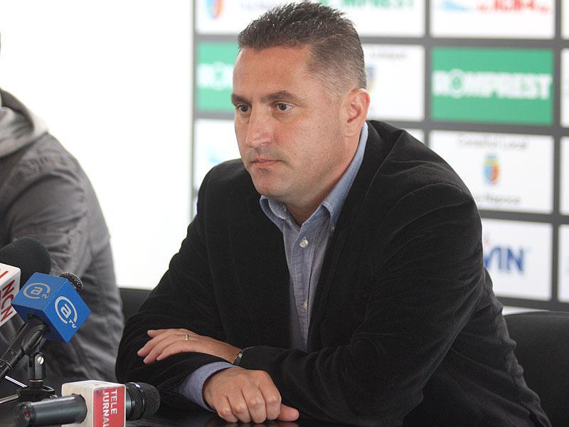 Pană joacă din nou defensiv: 