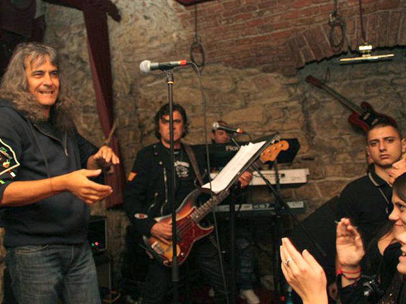 Cristi Minculescu ţi-a cântat “la ureche”