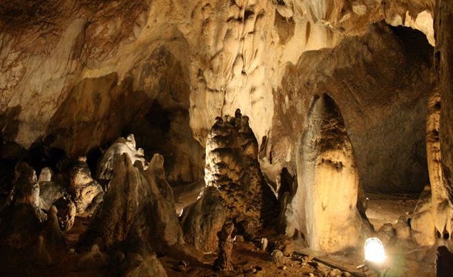 Doi speologi clujeni, blocaţi într-o peşteră din Bihor UPDATE