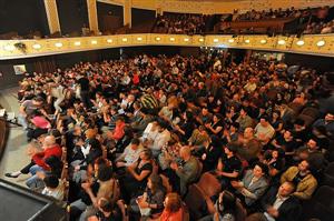Biletele la Festivalul Internaţional de Teatru Interferenţe, la vânzare de luni. Vezi cât costă.
