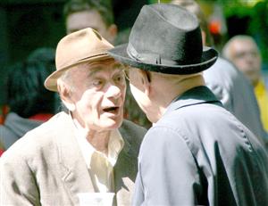 Vârsta standard de pensionare: 60, respectiv 64 de ani, au decis deputaţii Opoziţiei