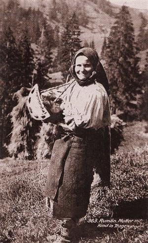 Fotografii vechi de un secol, într-o expoziţie la Cluj