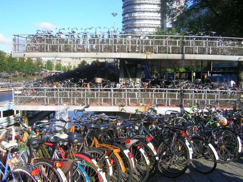 Primăria vrea parking suprateran în zona gării