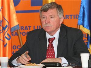 Tişe îl “pensionează” pe Hărdău