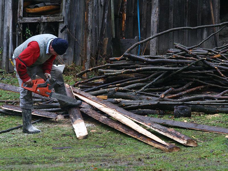 Ziua României la Măguri Răcătău: “De nu ploua, lucram mai bine”      