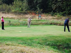 Un singur ofertant pentru terenul de golf din Sânpaul   
