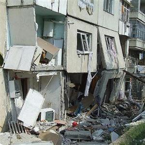 Judecătorul clujean Danileţ dă câştig de cauză locatarilor din blocul explodat din Zalău