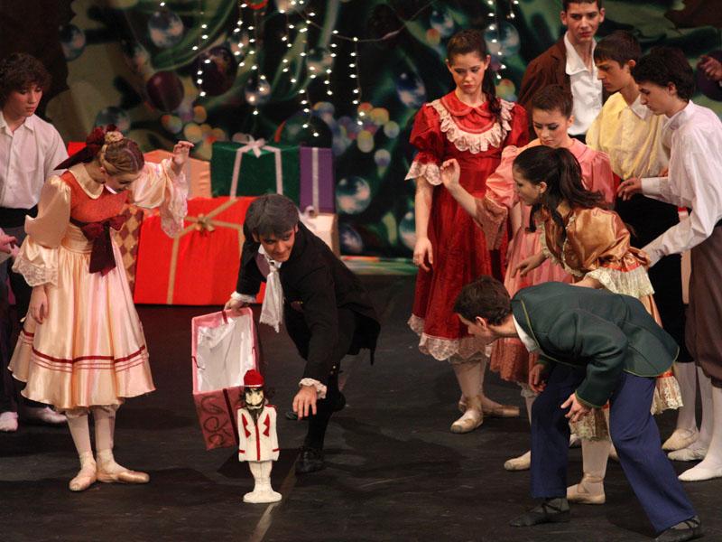Câteva sute de persoane, aseară la spectacolul de balet „Spărgătorul de nuci” GALERIE FOTO