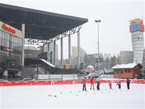Moda la Cluj: patinoar la supermarket   