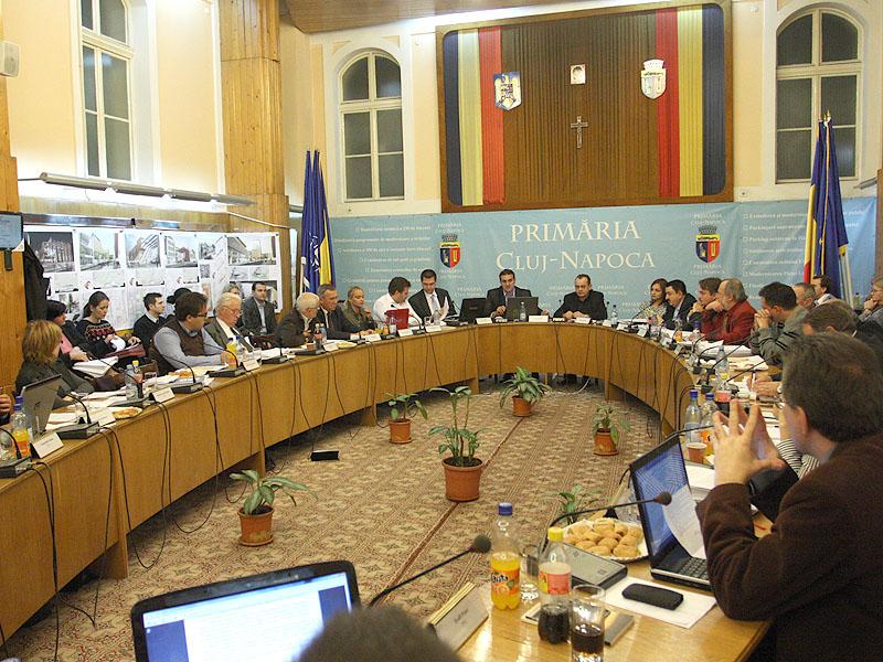 Buget mai mic, dar bani mai mulţi pentru investiţii     
