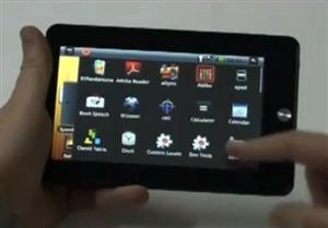 Ne batem cu Apple şi BlackBerry! Se lansează iPad-ul şi smartphone-ul cu tastatură qwerty de România