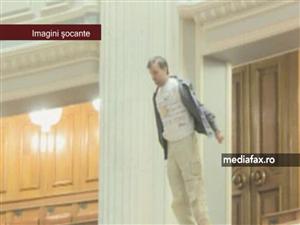 Parlamentarii, în faţa disperării