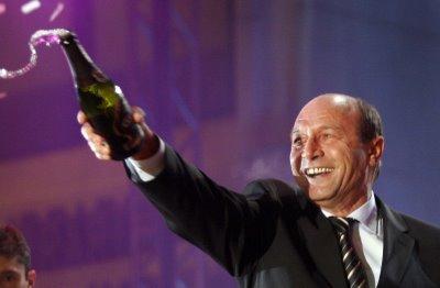Băsescu, la ceas aniversar: Să avem încredere în forţa, creativitatea şi determinarea cetăţenilor României!