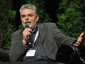 Legea care pune botniţă presei ungare, promovată de un clujean   