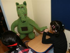 Elefantul-robot, prietenul copiilor autişti clujeni 