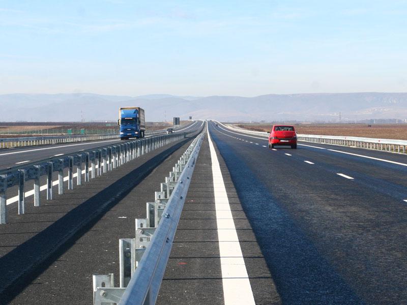 Ministerul o dă la întors cu kilometrii de autostrăzi