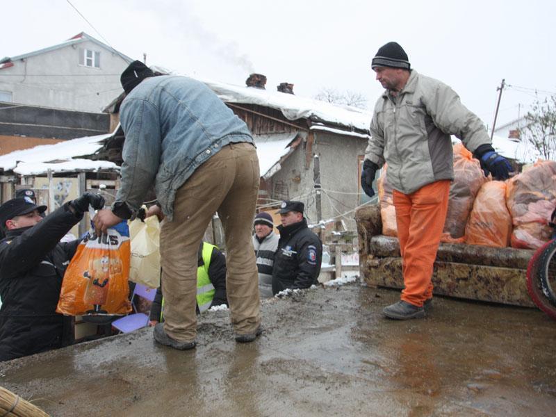 Problema relocării romilor de pe strada Coastei, dezbătută astăzi la Facultatea de Asistenţă Socială