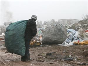 Asociaţiile de protecţie a romilor acuză mutarea acestora de pe Coastei
