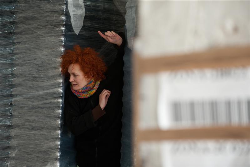 O nouă reprezentaţie cu “Scaunele” la fabrica de scaune