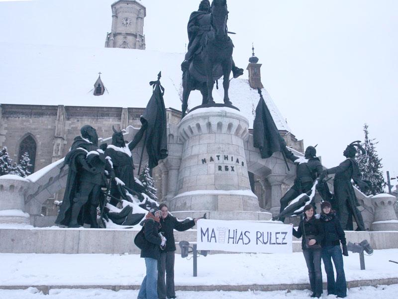 Statuia lui Matei Corvin a fost “dezvelită”. Neoficial